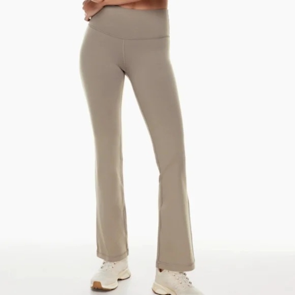 2 / $30 ! Aritzia TnaLIFE Atmosphere Bootcut Hi-Rise Legging XL Turner Taupe